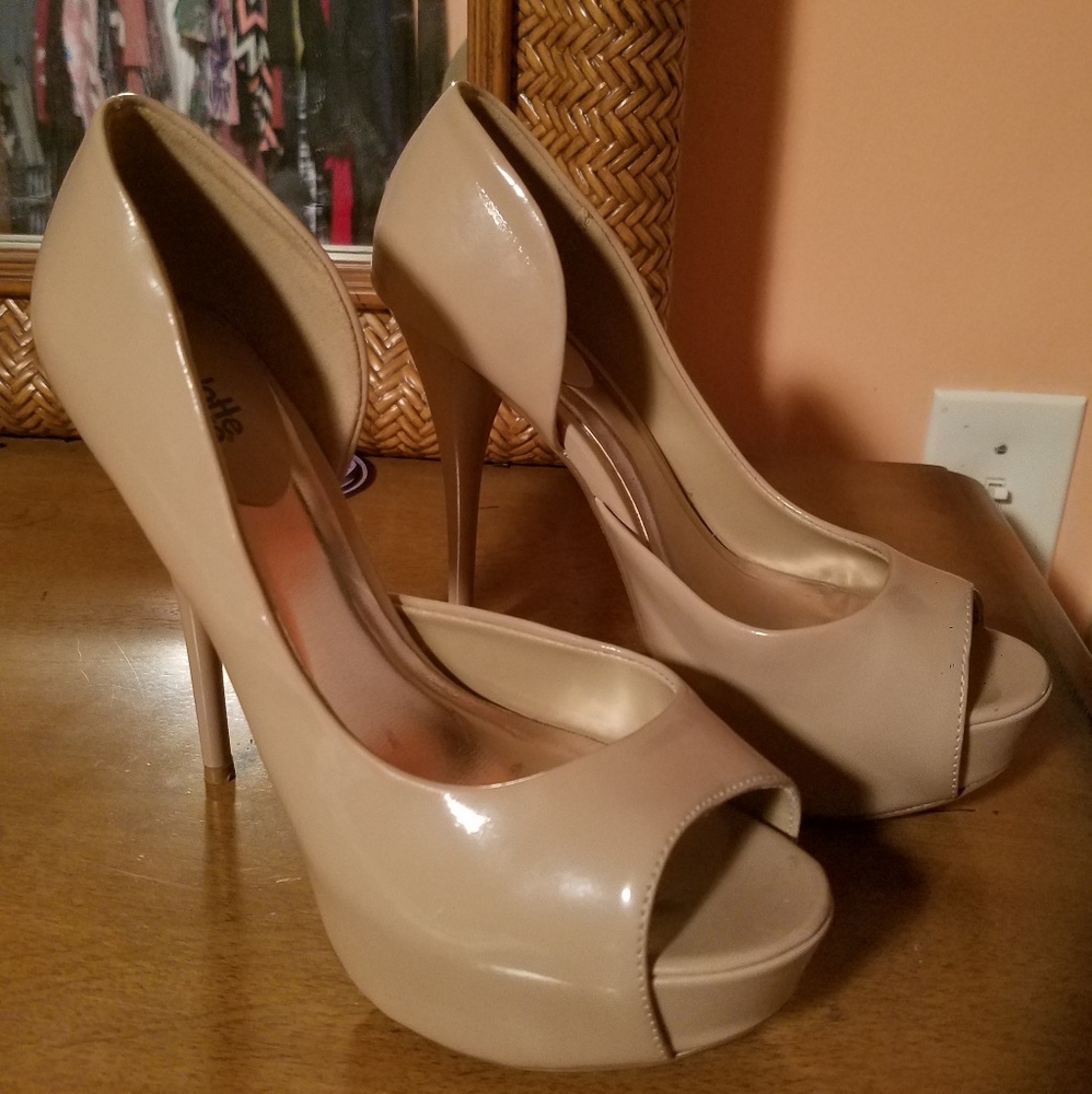 High Heels - Picture 2 of 4